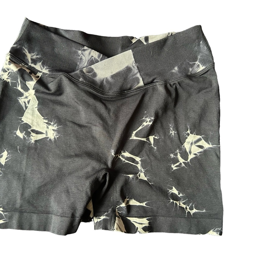 Tie-Dye Sports Bra and Shorts Set NWOT - Picture 4 of 8